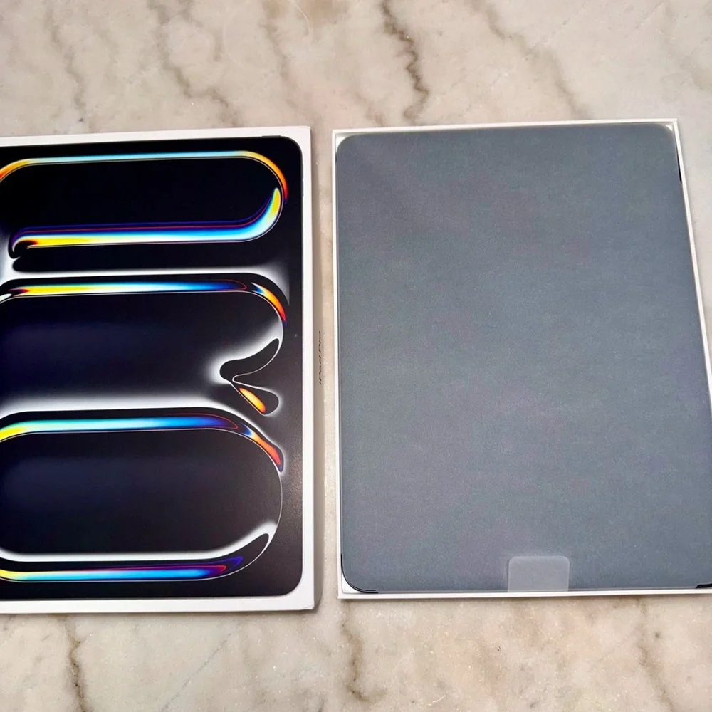 *Brand New Apple 13-inch iPad Pro M4 Wi-Fi + Cellular 256GB Black unlocked